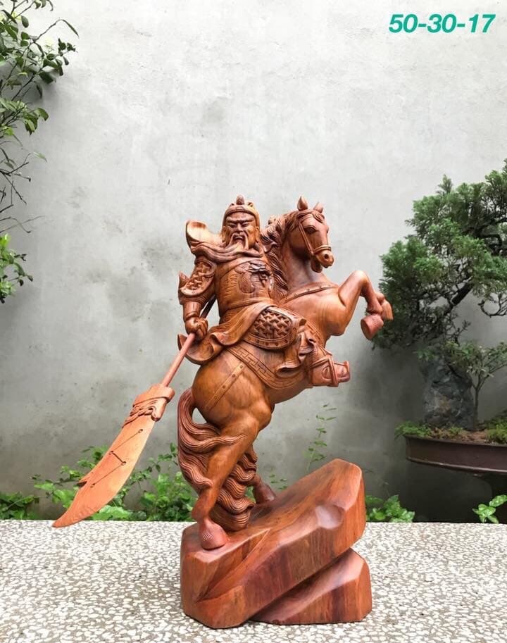 tượng gỗ quan công cưỡi ngựa