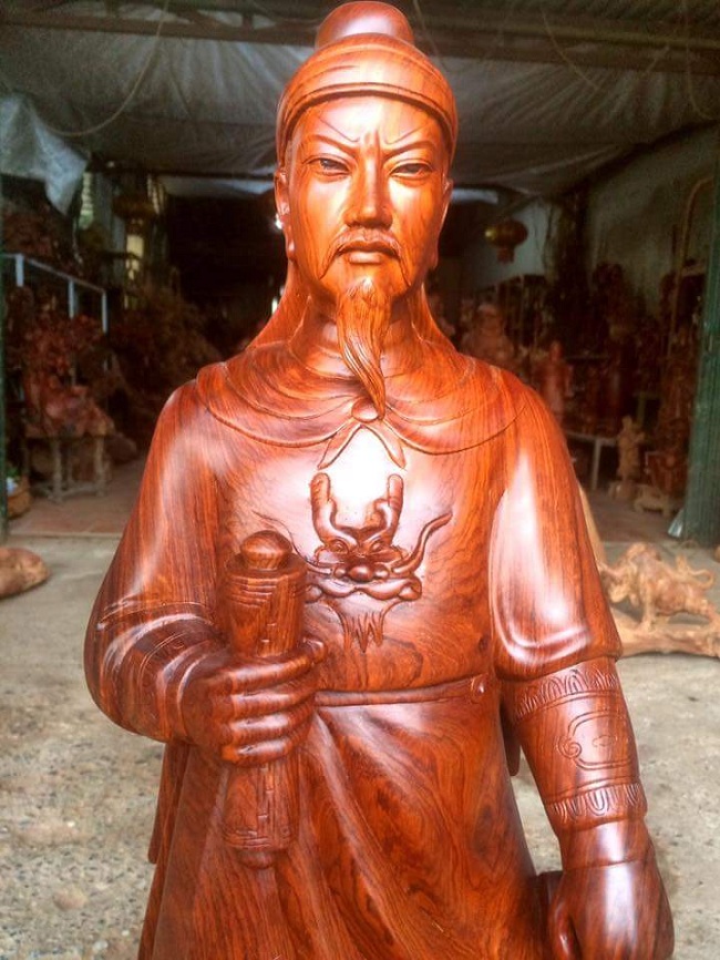 tượng trần hưng đạo gỗ hương gia lai
