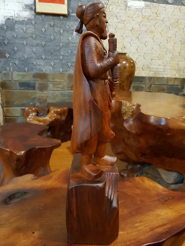 tượng trần hưng đạo gỗ hương gia lai